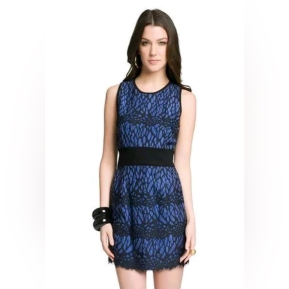 Robert Rodriguez blue and intricate black lace overlay fancy dress -  inbetweenathome.nl